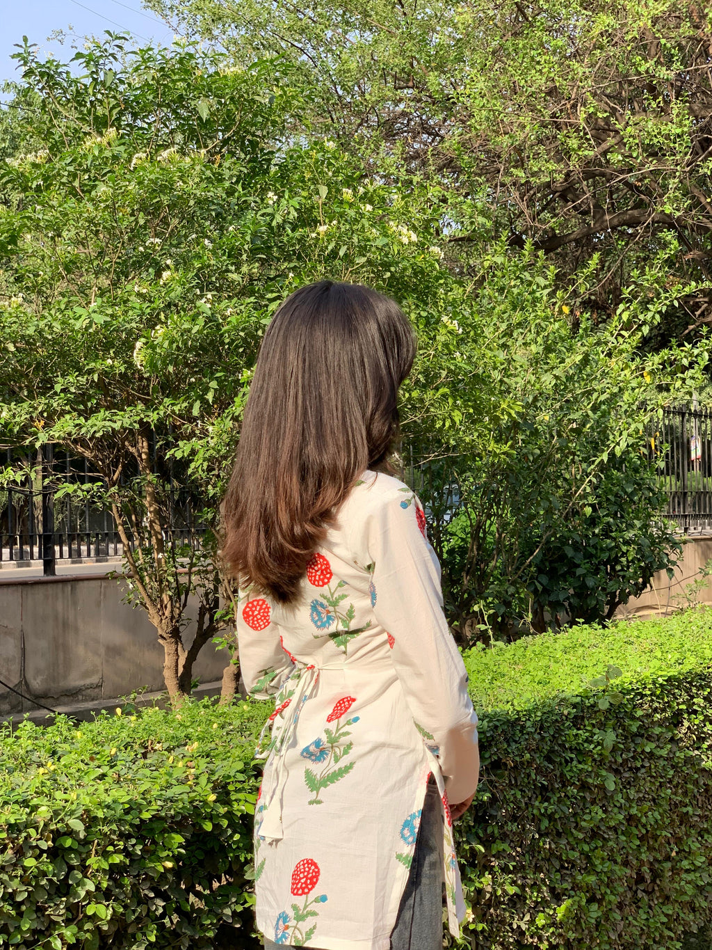 शबनम Kurti 💧 (Ivory Blossom Tie-Up Kurti)