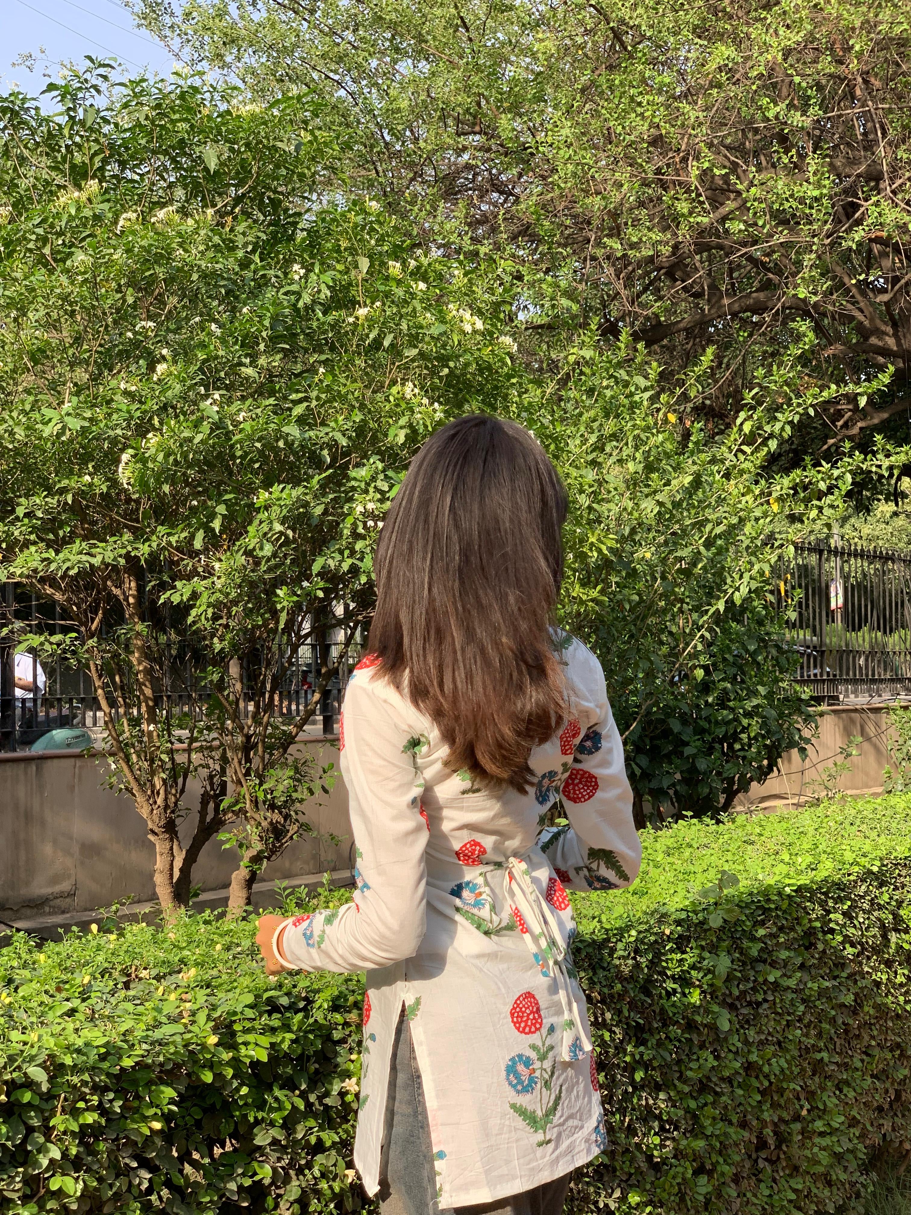 शबनम Kurti 💧 (Ivory Blossom Tie-Up Kurti)