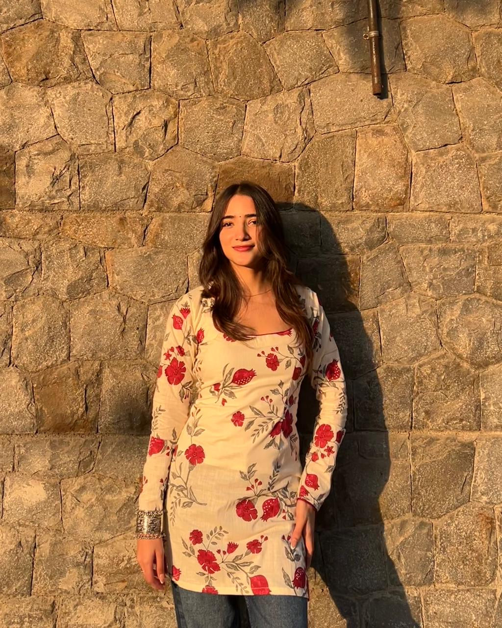 आफ़ताबी Kurti 🌺 (Sunlit Rose Floral Round Square Neck Kurti) - Winter Edition