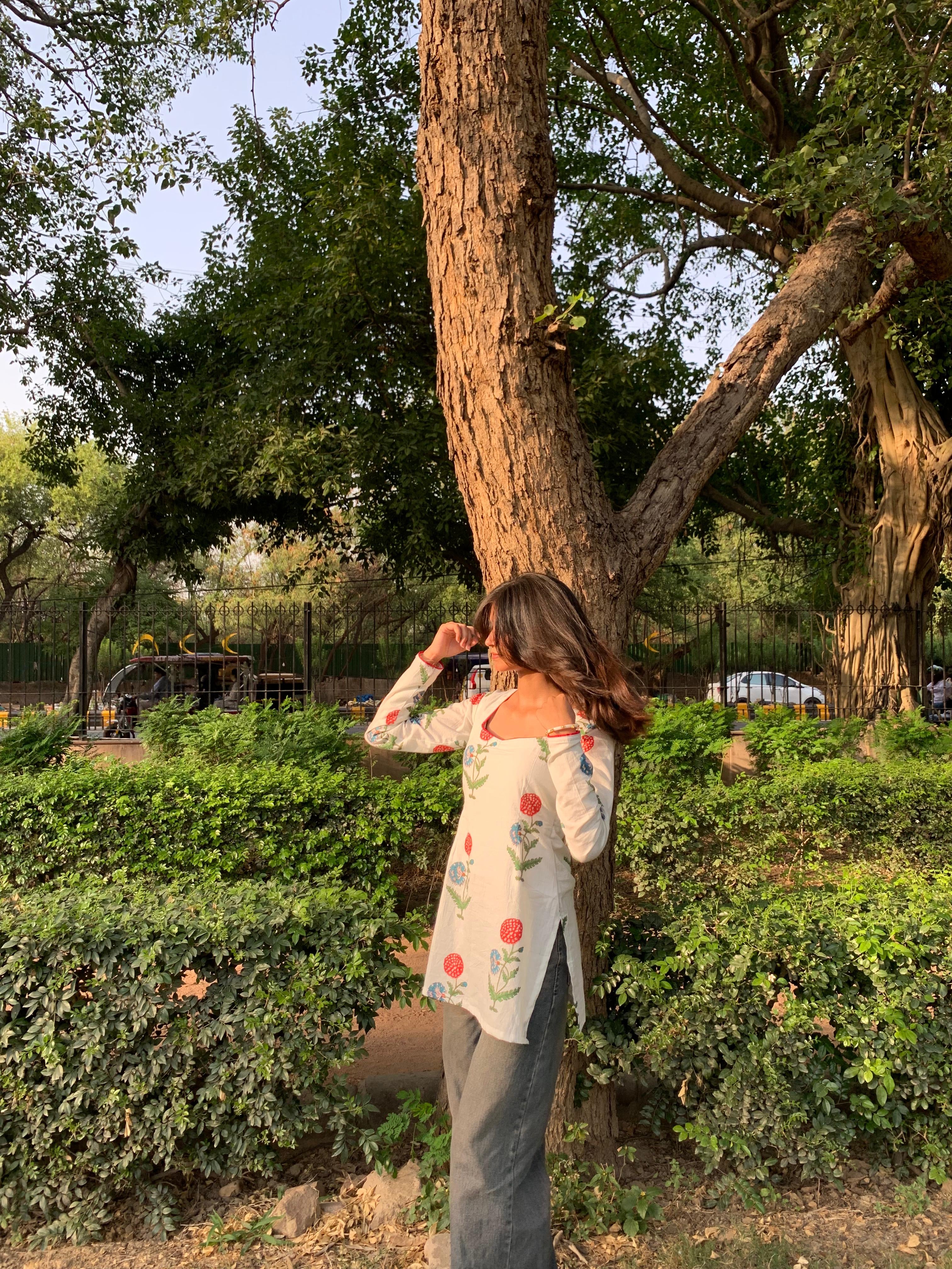 शबनम Kurti 💧 (Ivory Blossom Tie-Up Kurti)