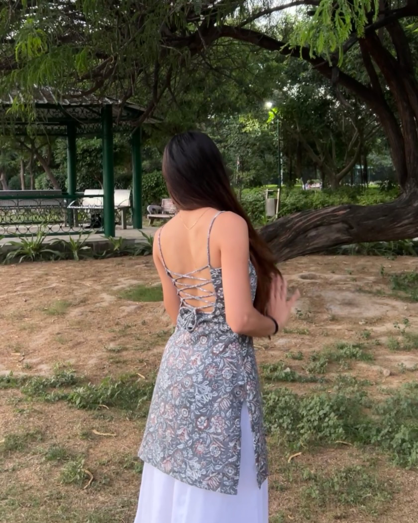 चांदनी Kurti🌙 (Grey Floral Strappy Kurti)