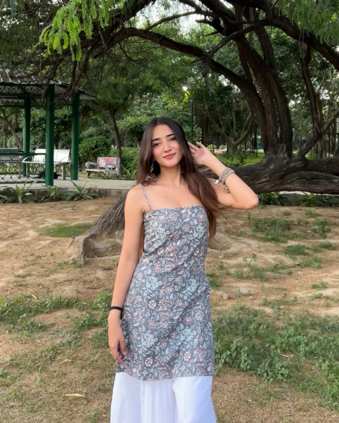 चांदनी Kurti🌙 (Grey Floral Strappy Kurti)