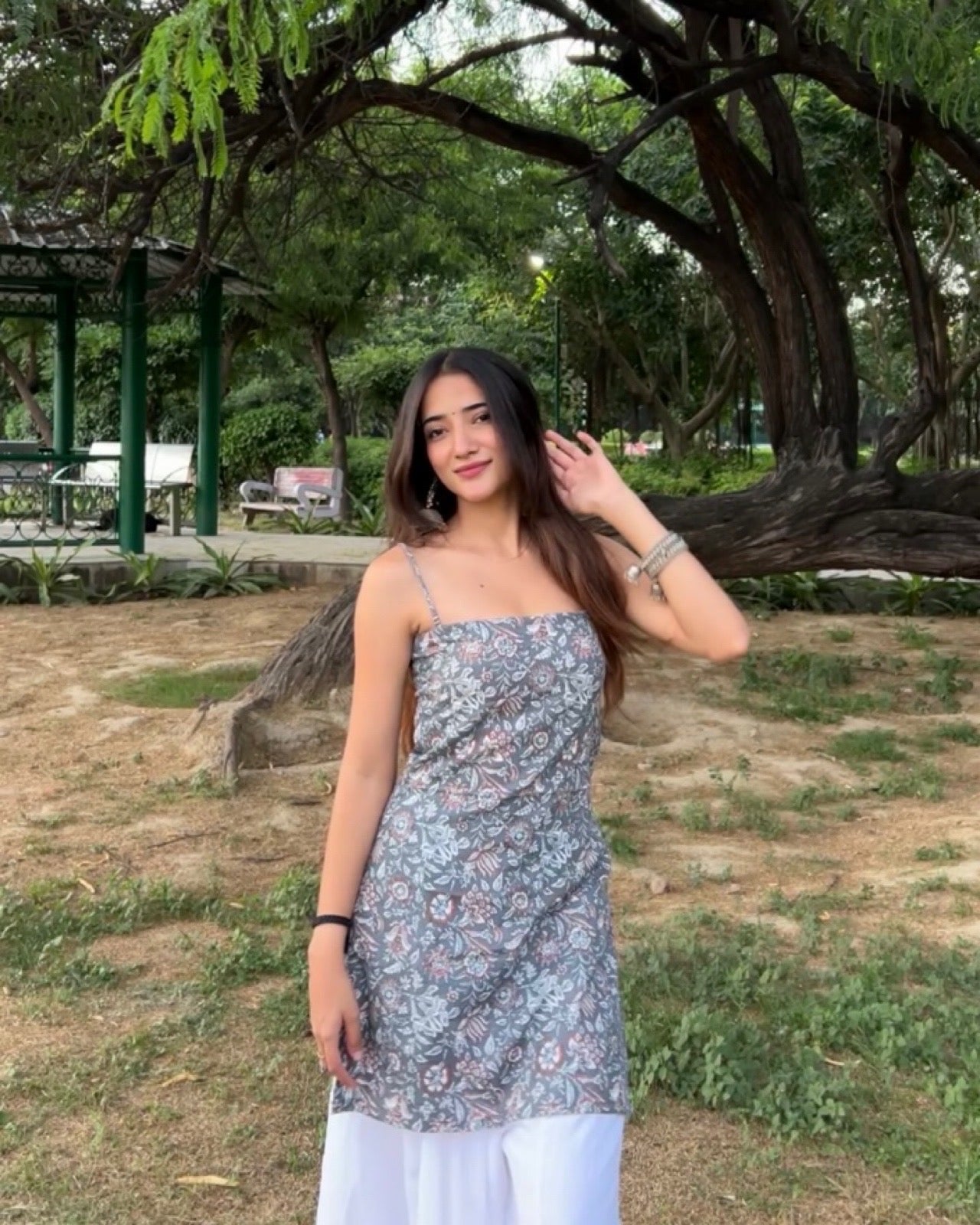 चांदनी Kurti🌙 (Grey Floral Strappy Kurti)