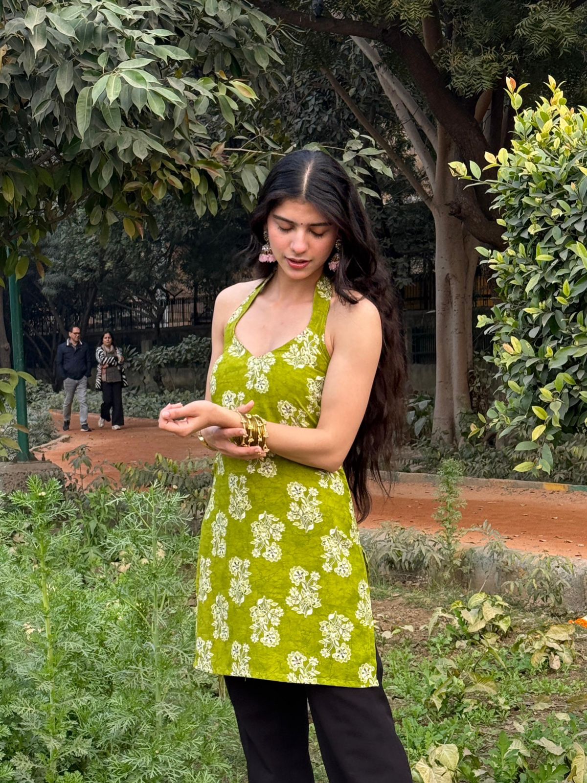 पिस्ता Kurti 🌿 (Pista Green Floral Halter Kurti)