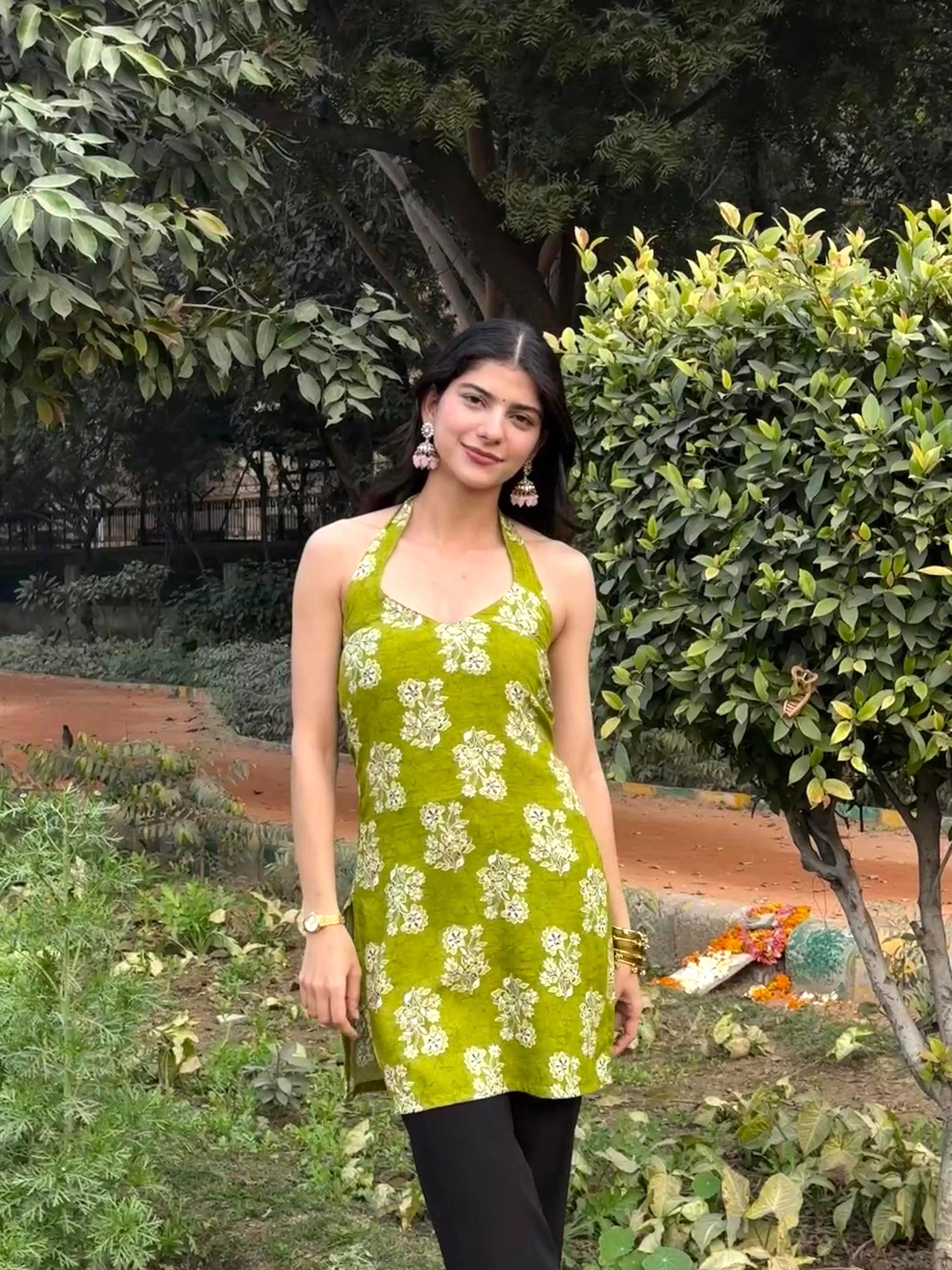 पिस्ता Kurti 🌿 (Pista Green Floral Halter Kurti)