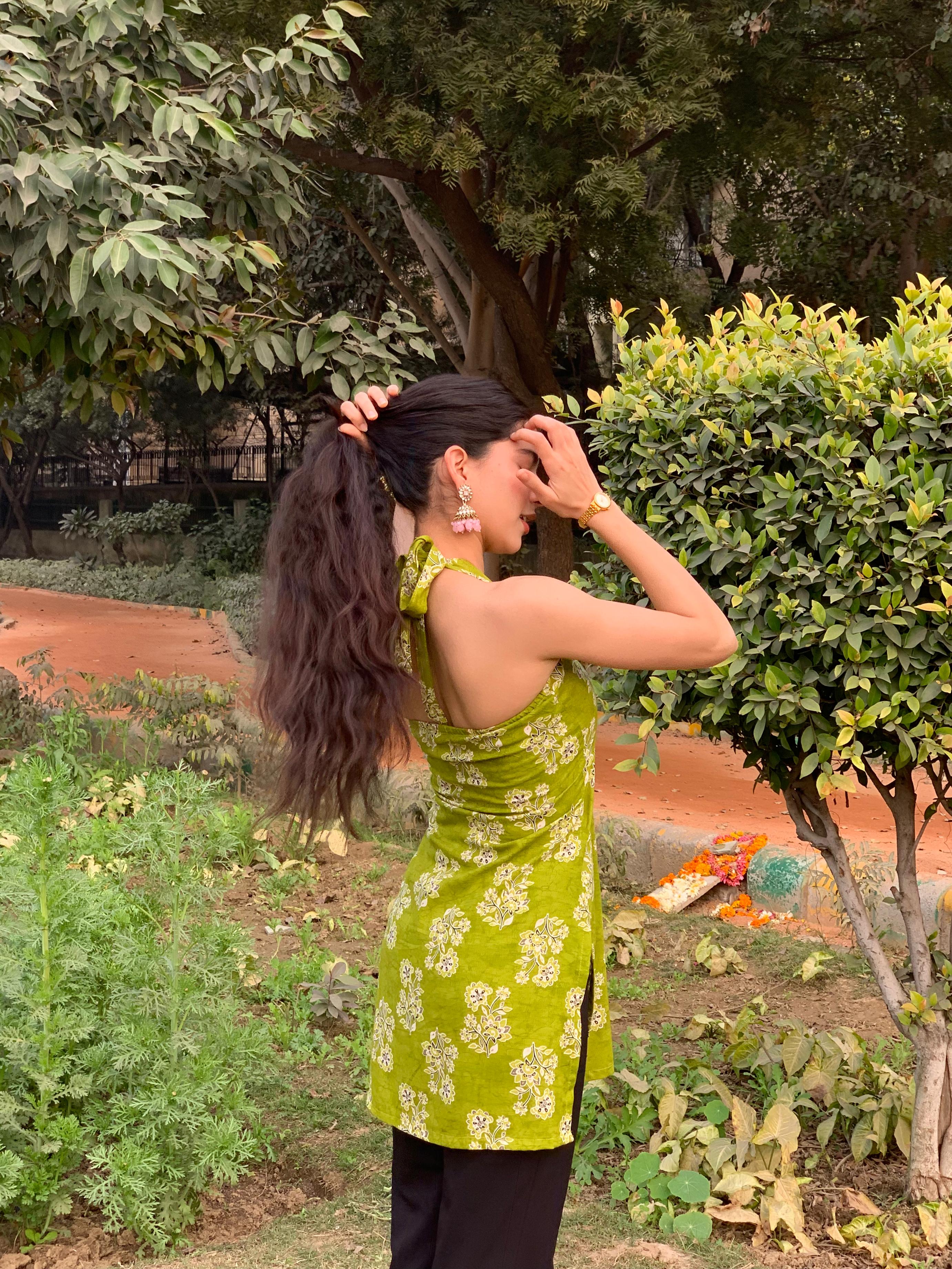 पिस्ता Kurti 🌿 (Pista Green Floral Halter Kurti)