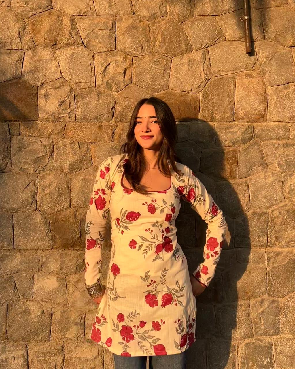 आफ़ताबी Kurti 🌺 (Sunlit Rose Floral Round Square Neck Kurti) - Winter Edition