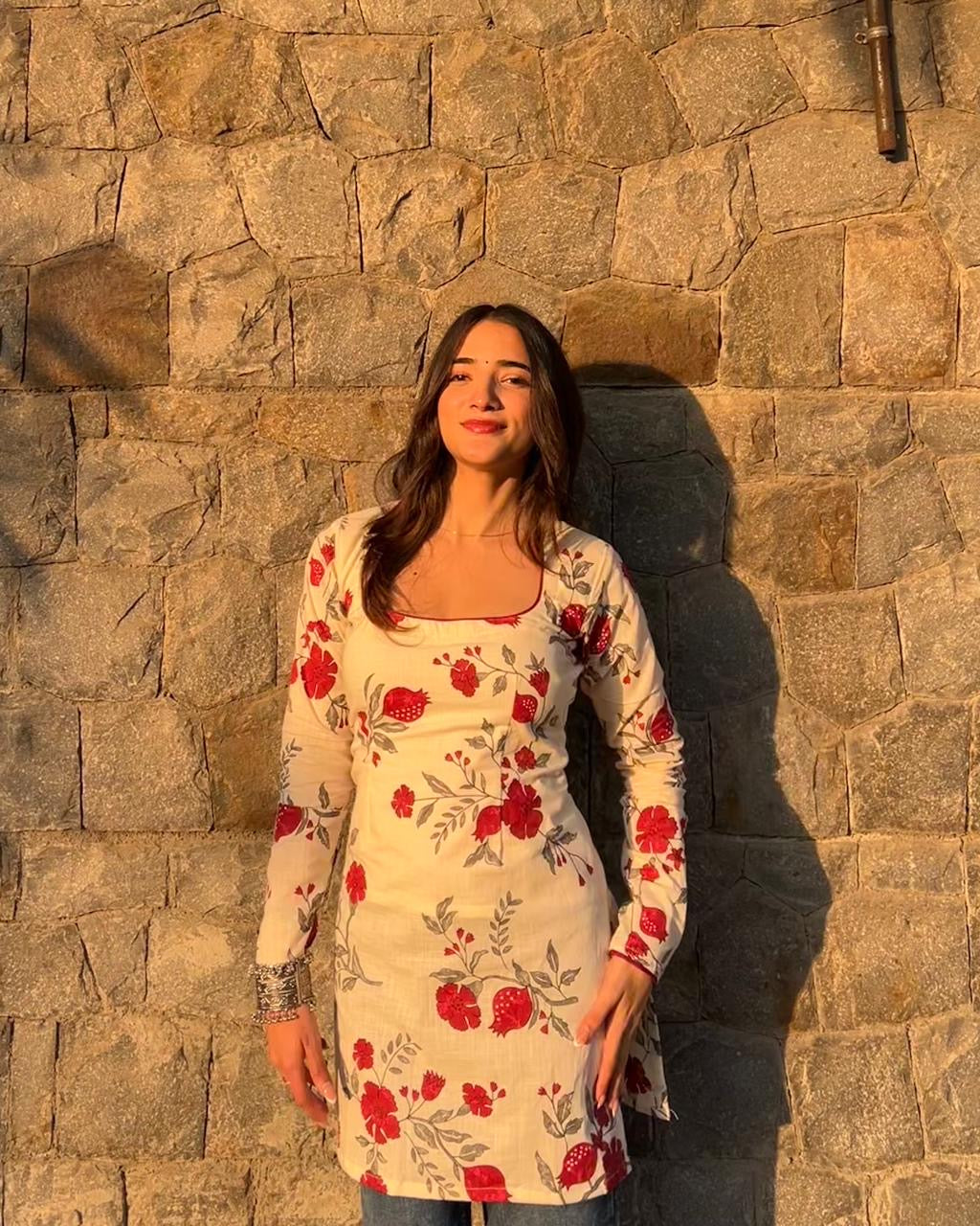 आफ़ताबी Kurti 🌺 (Sunlit Rose Floral Round Square Neck Kurti) - Winter Edition